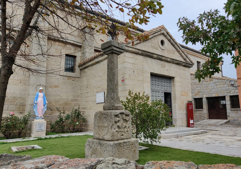 Iglesia de San Pedro Zarzalejo