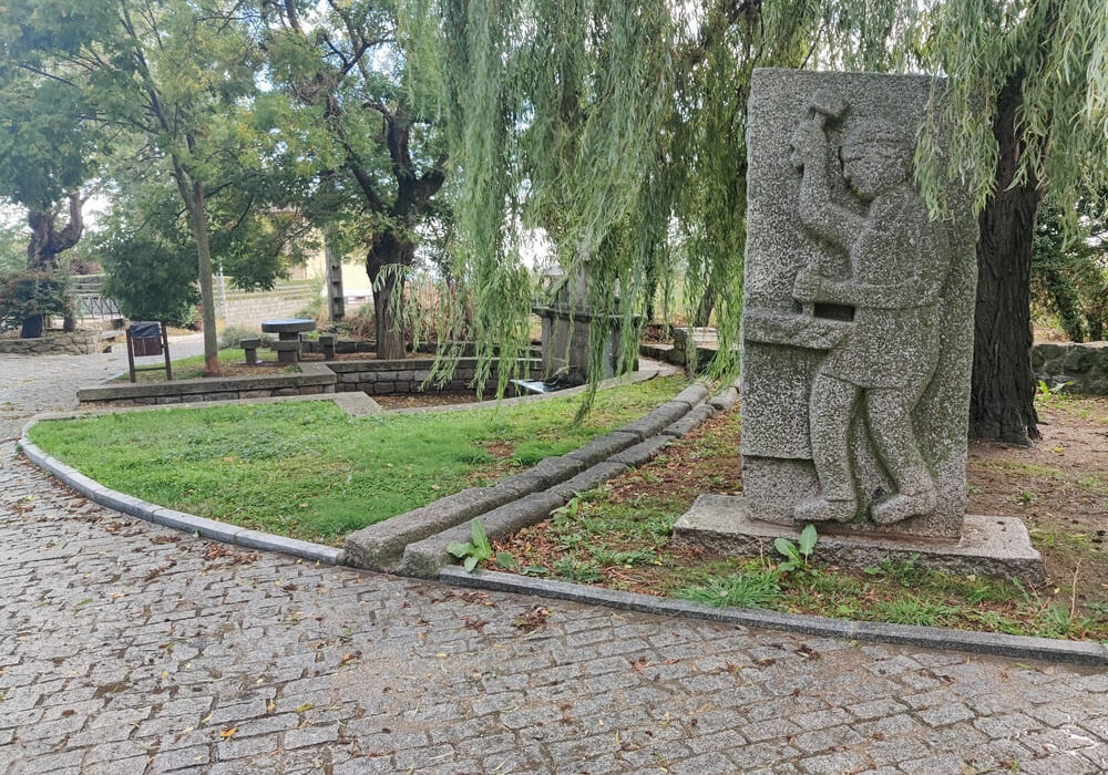 Monumento al Cantero Caño Viejo